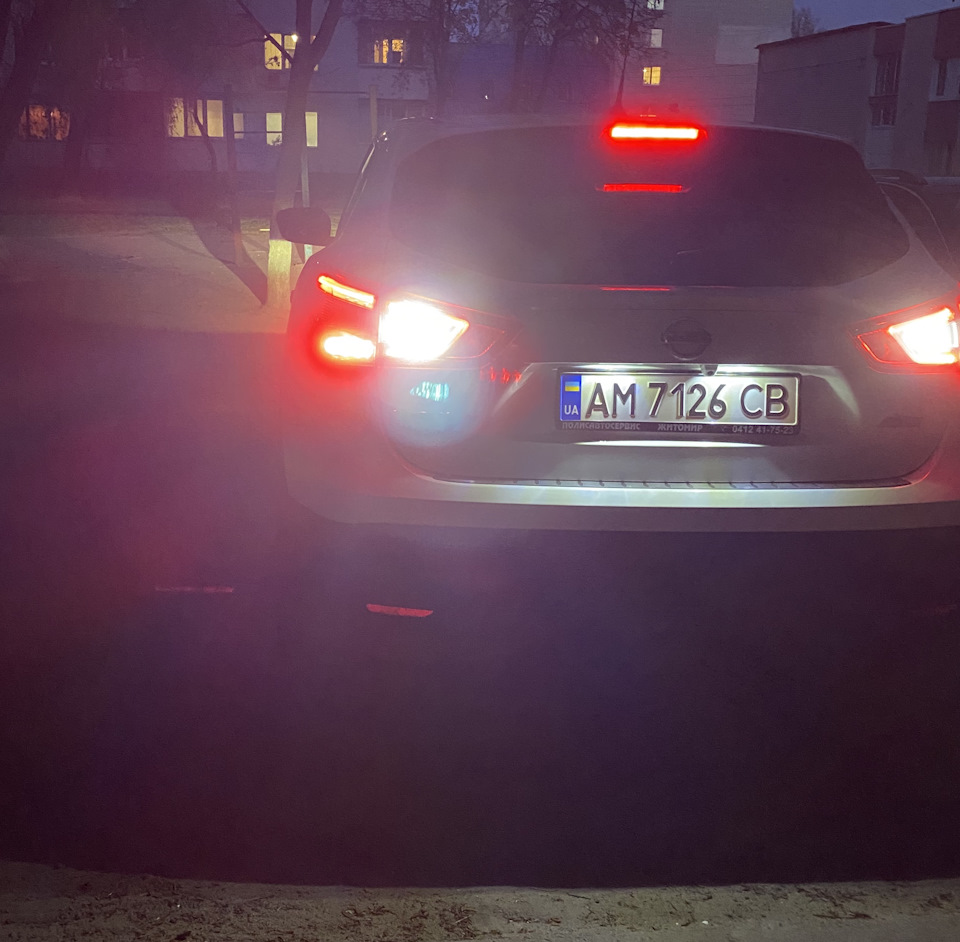 Заміна лампочок заднього ходу 2