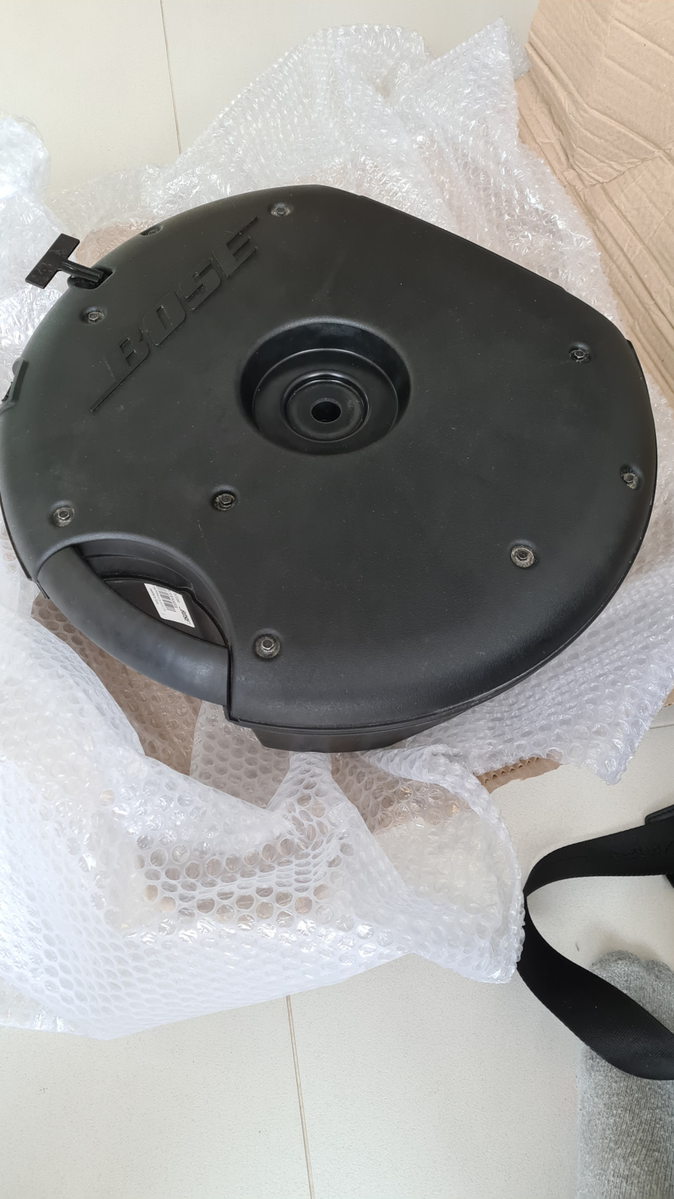 Встановлення сабвуфера BOSE 28170 CG000 у запаску 1