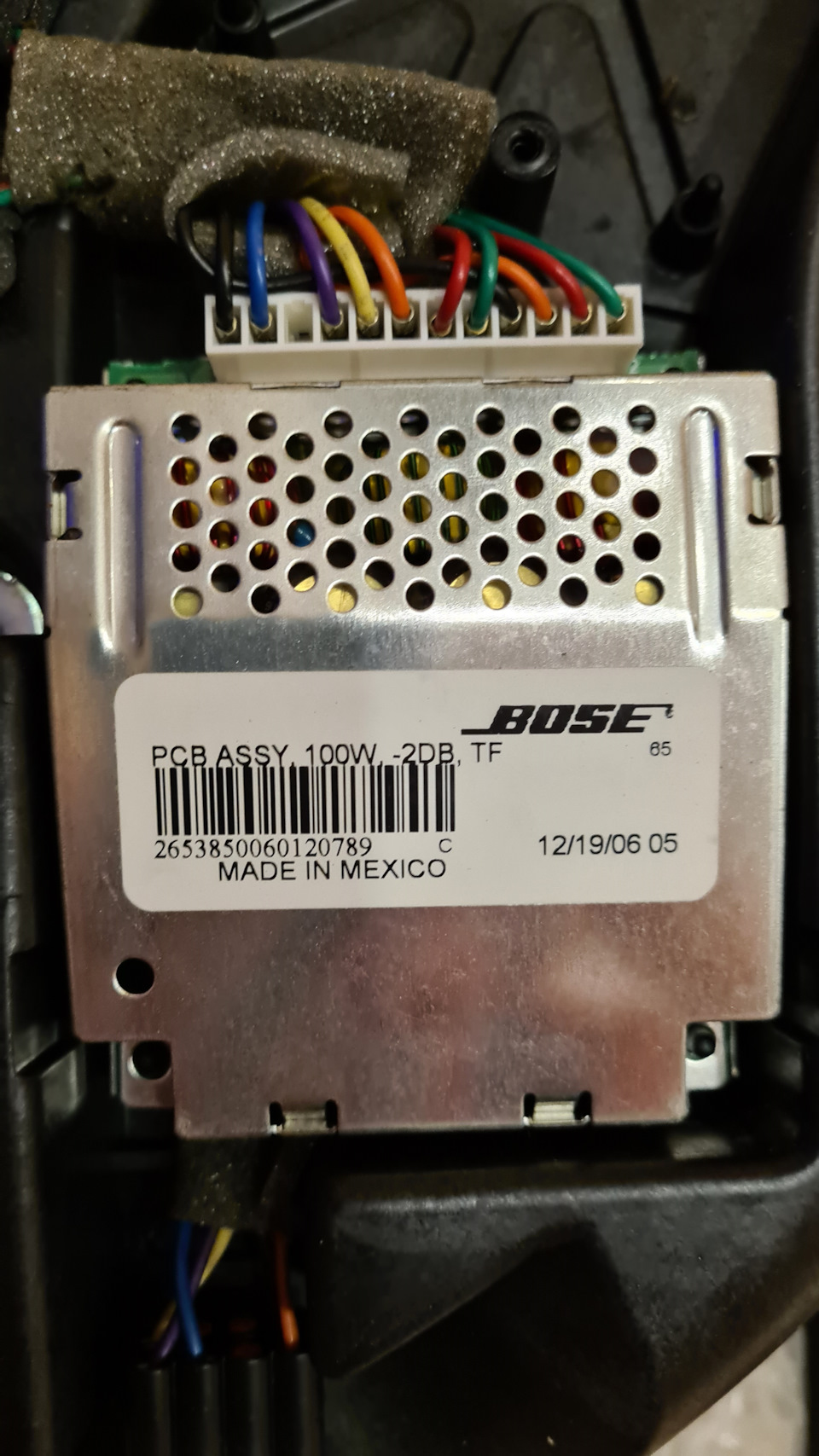Встановлення сабвуфера BOSE 28170 CG000 у запаску 5
