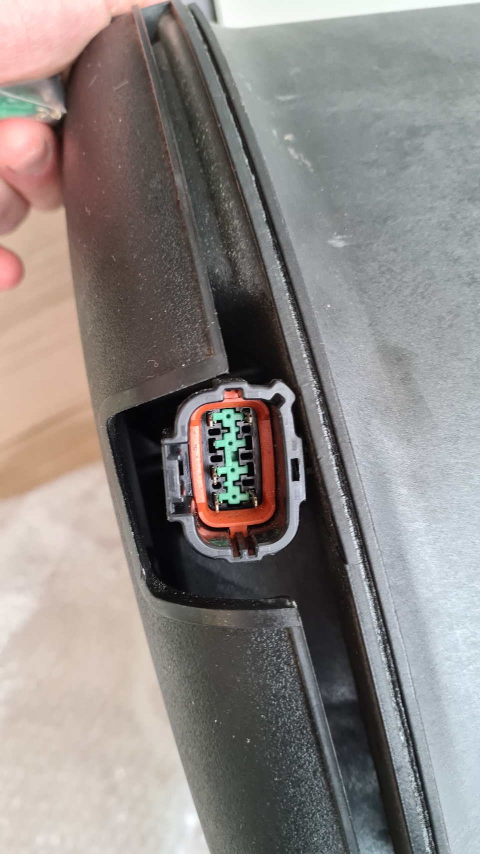 Встановлення сабвуфера BOSE 28170 CG000 у запаску 3