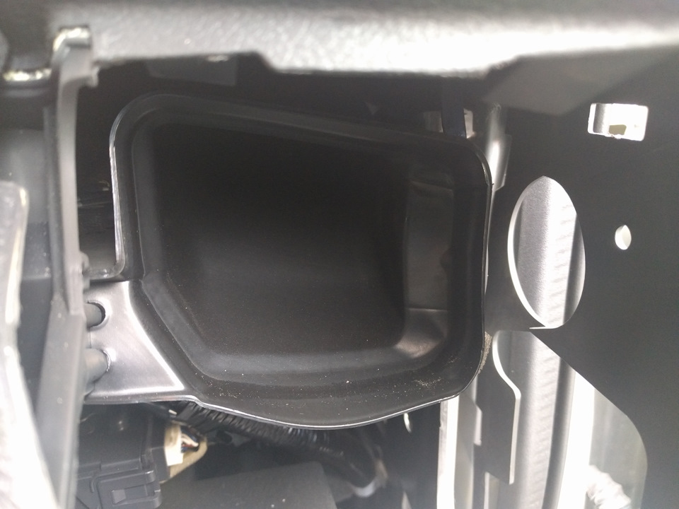 #12 Фарбування дефлекторів повітроводу в Plasti Dip Matte Black 3