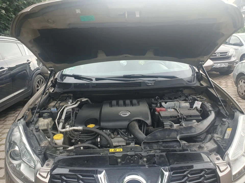 Упори капота
