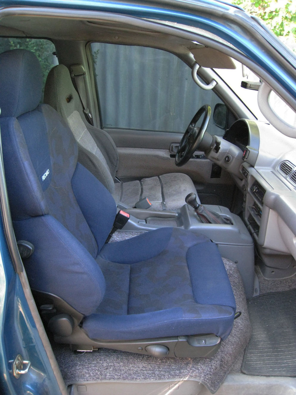 Сидіння Recaro Style в Ніссан Серена 1