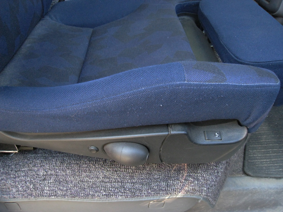 Сидіння Recaro Style в Ніссан Серена 4