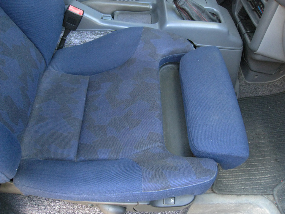 Сидіння Recaro Style в Ніссан Серена 5
