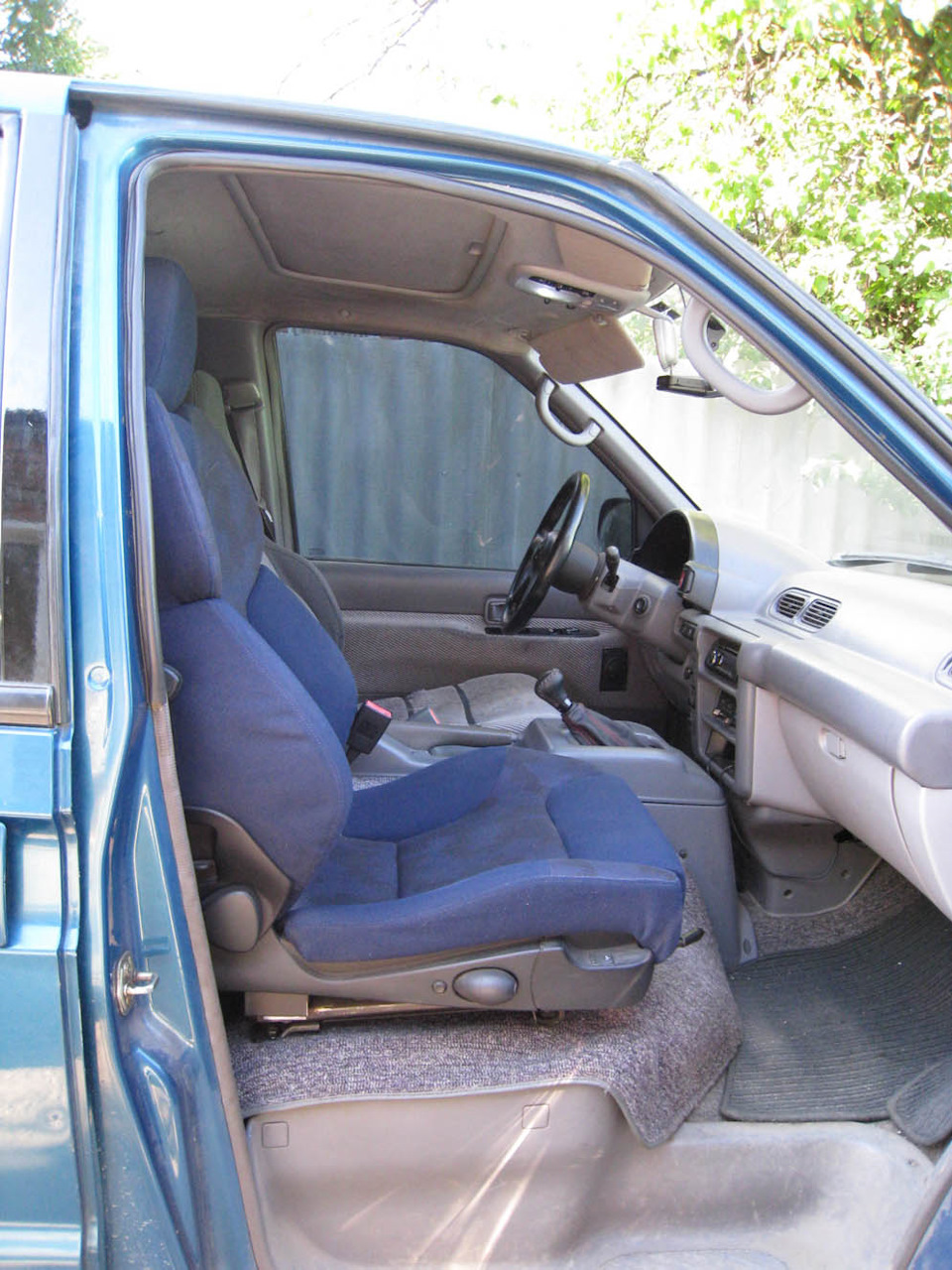 Сидіння Recaro Style в Ніссан Серена 2