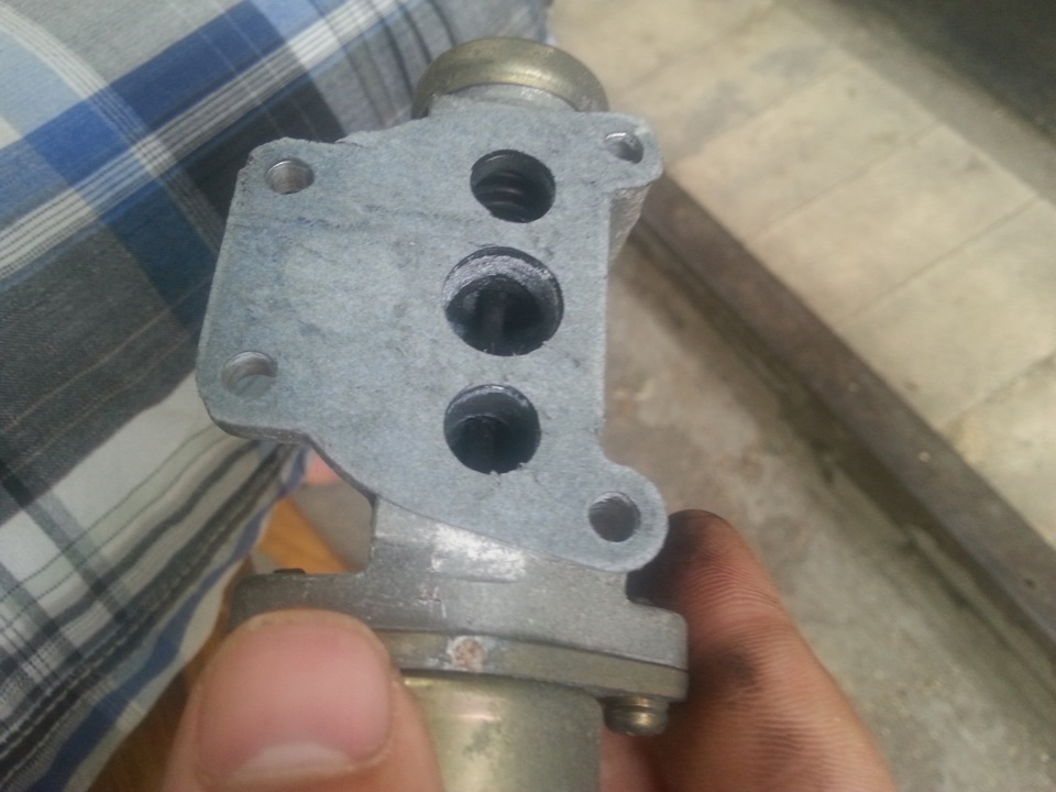 Чистка КХХ (клапана холостого ходу) Nissan Sunny N14 4
