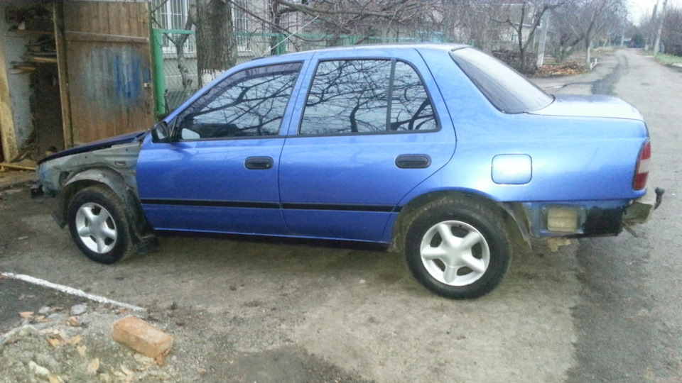 трохи зварювання Nissan Sunny N14 5