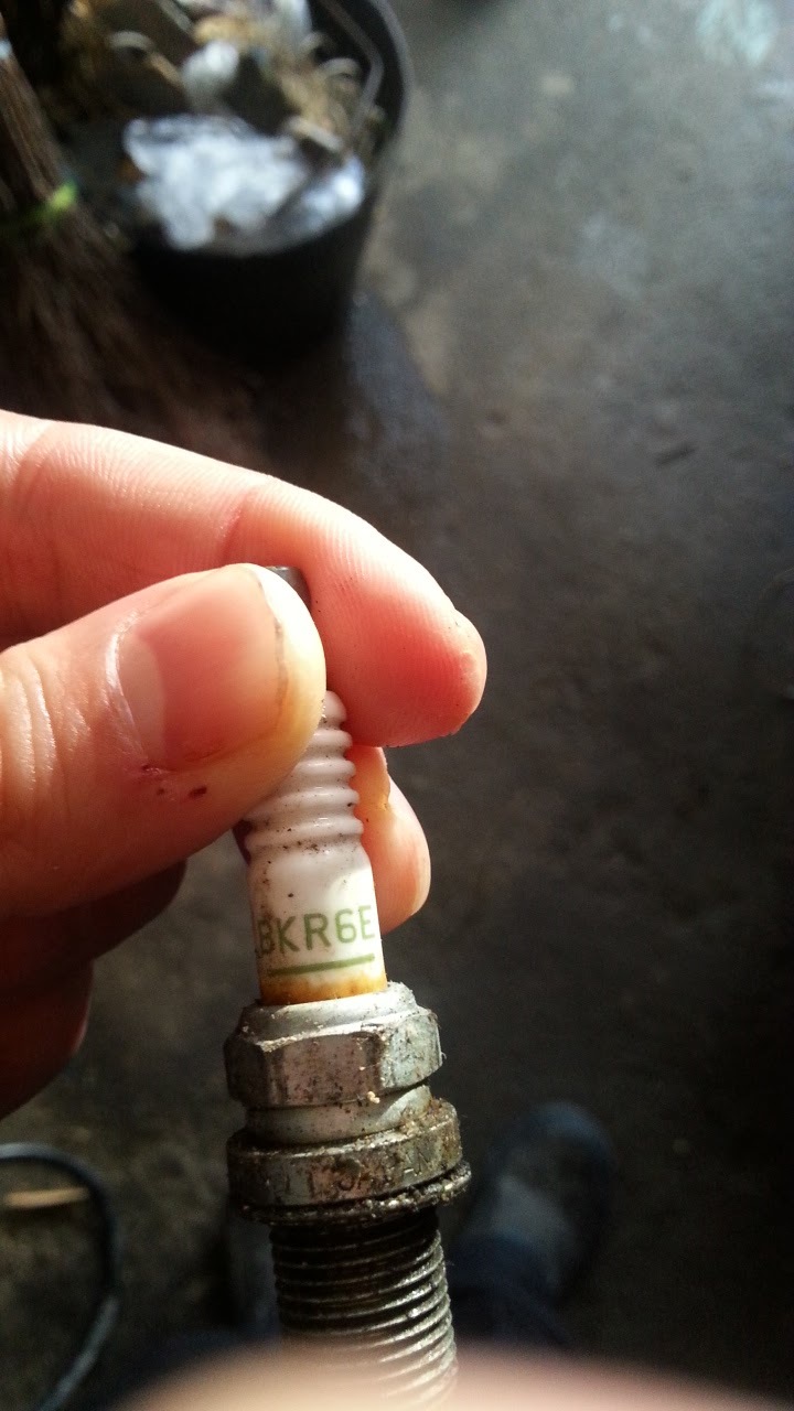 Зміна свічок на Denso Twin Tip K20TT Nissan Sunny N14 1