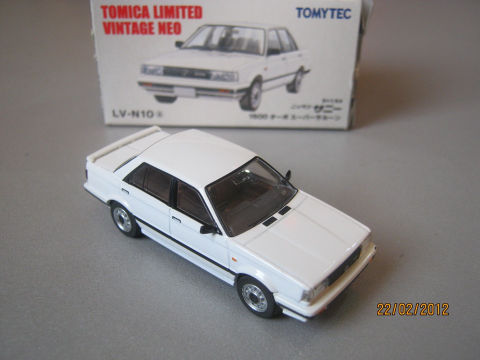 TOMICA LIMITED VINTAGE NEO NISSAN SUNNY 1500 2