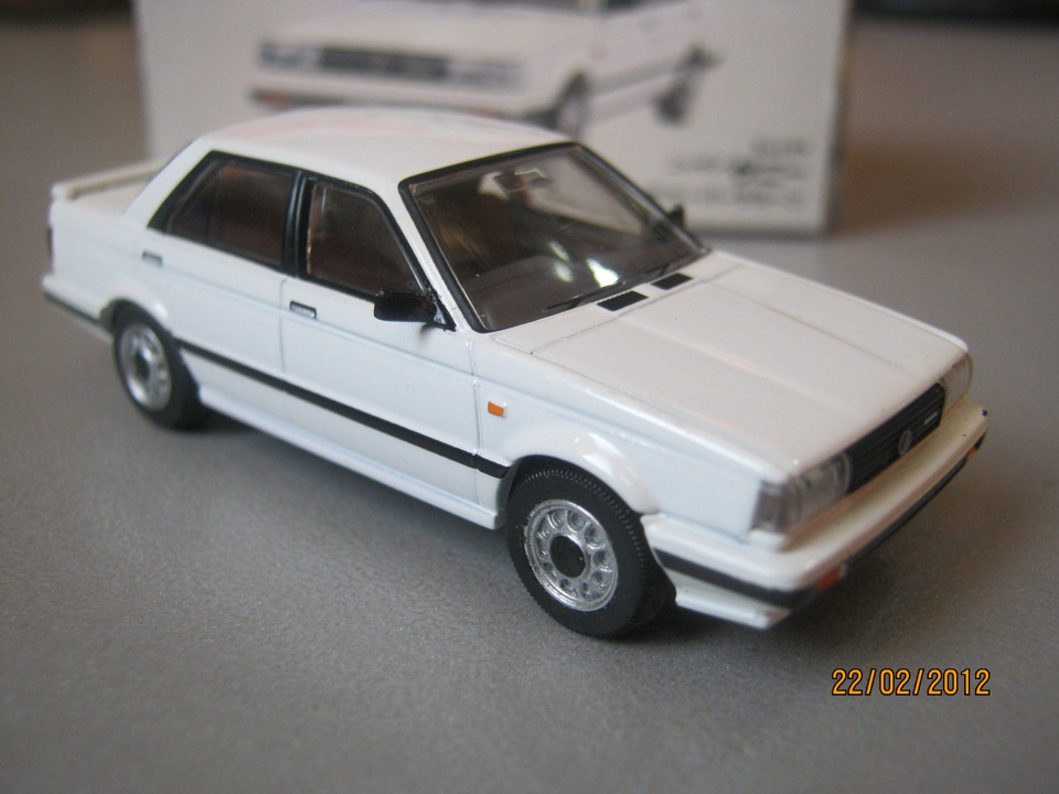 TOMICA LIMITED VINTAGE NEO NISSAN SUNNY 1500 3