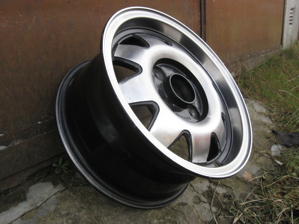 Які диски Nissan Sunny 1.7 D? 2