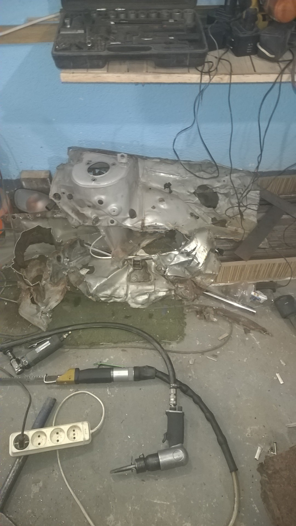 бій продовжується видно обриси автомобіля 4