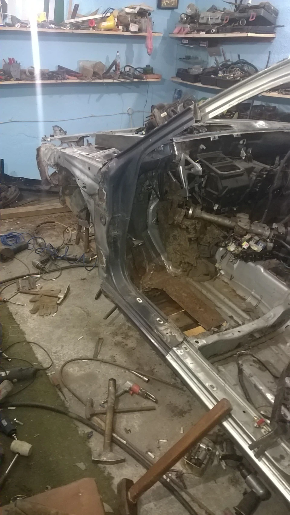 бій продовжується видно обриси автомобіля