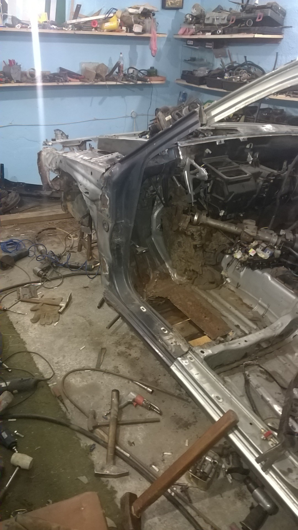 бій продовжується видно обриси автомобіля 1