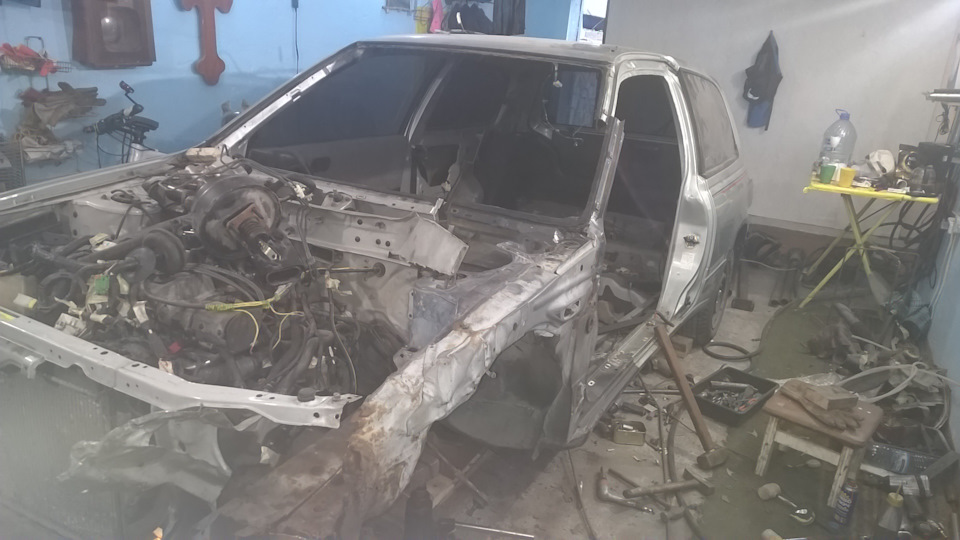 бій продовжується видно обриси автомобіля 2