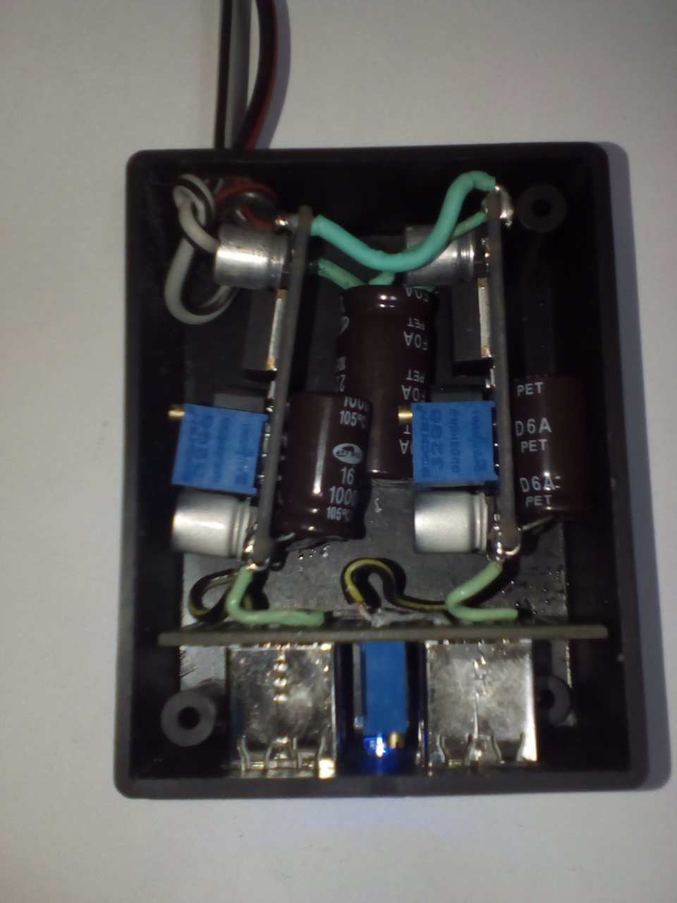 Потужна USB зарядка в авто своїми руками 4