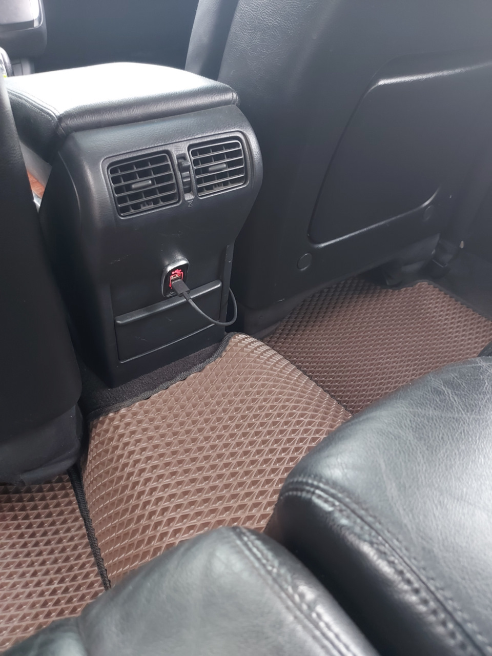 USB заряд для пасажирів 2