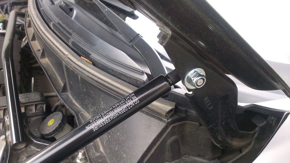Газові упори капота для Mitsubishi Outlander XL 2010-2012. 3
