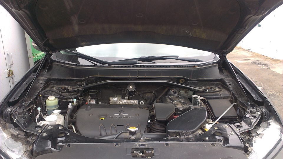 Газові упори капота для Mitsubishi Outlander XL 2010-2012. 2