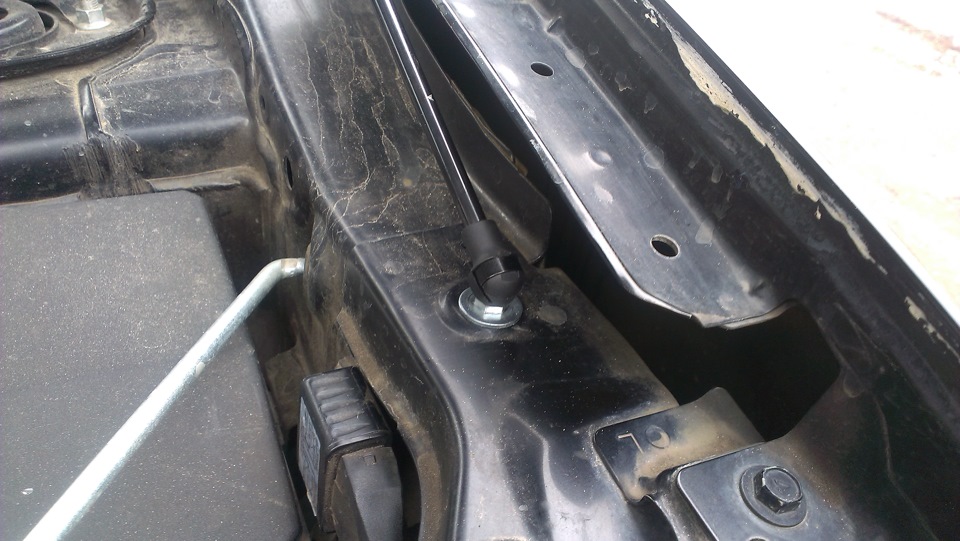 Газові упори капота для Mitsubishi Outlander XL 2010-2012. 4