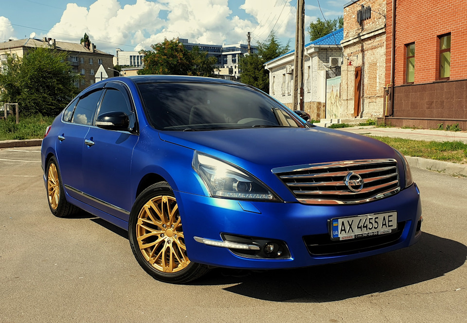 Nissan Teana Blue Matte Chrome 1