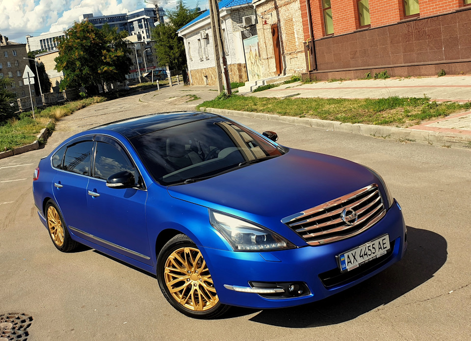 Nissan Teana Blue Matte Chrome 4