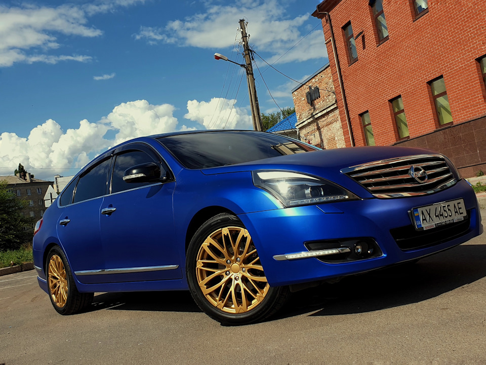 Nissan Teana Blue Matte Chrome 2