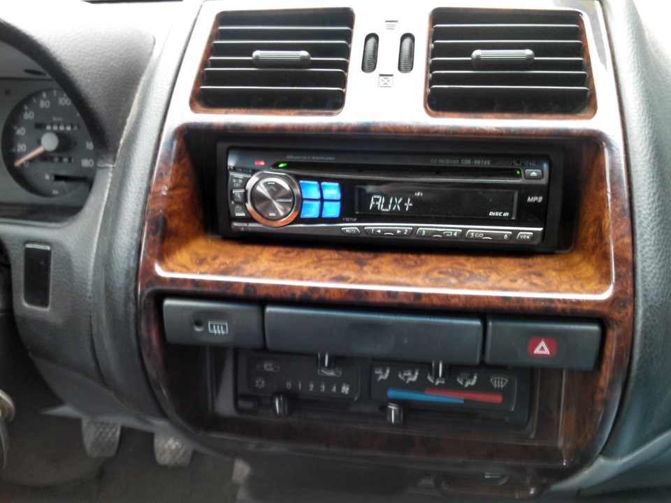 Bluetooth, USB для програвання компакт-дисків ALPINE CDE-9872E (декодер MP3) 2