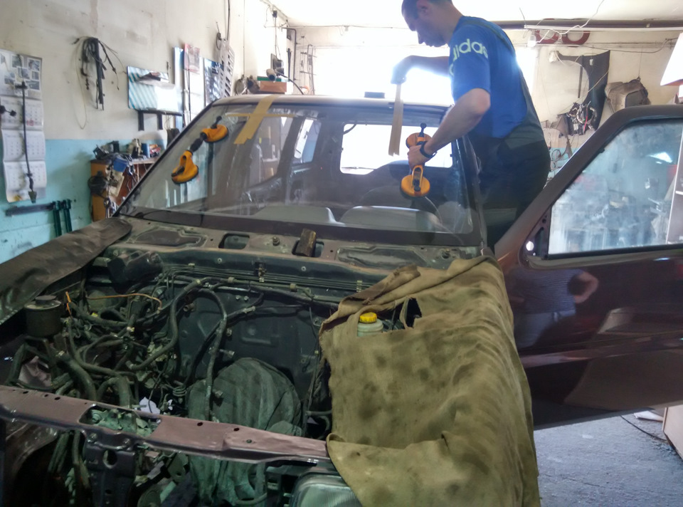 Встановлення вітрового скла. 5