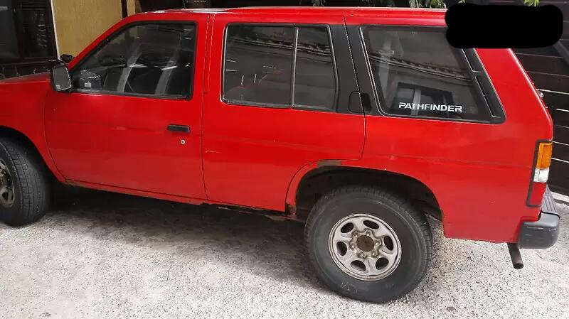 Nissan Pathfinder 4x2 XE-V6 (тільки задній привід) по заводу :). 5