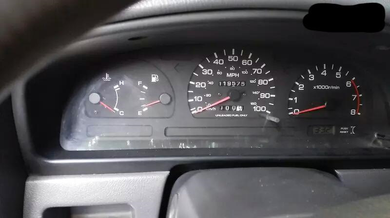 Nissan Pathfinder 4x2 XE-V6 (тільки задній привід) по заводу :). 3