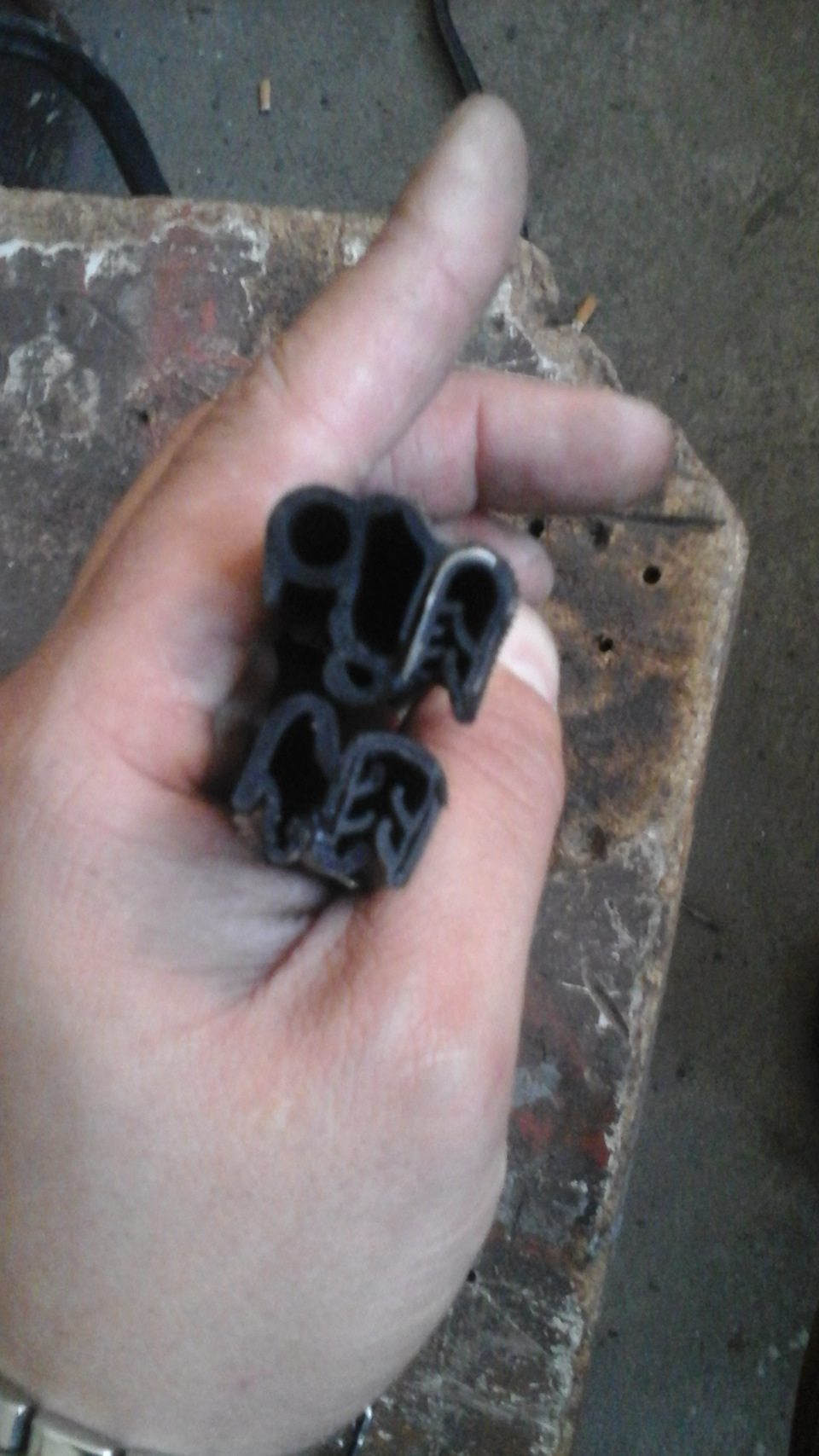 Ущільнювач скла кришки багажника (5 дверей). 5