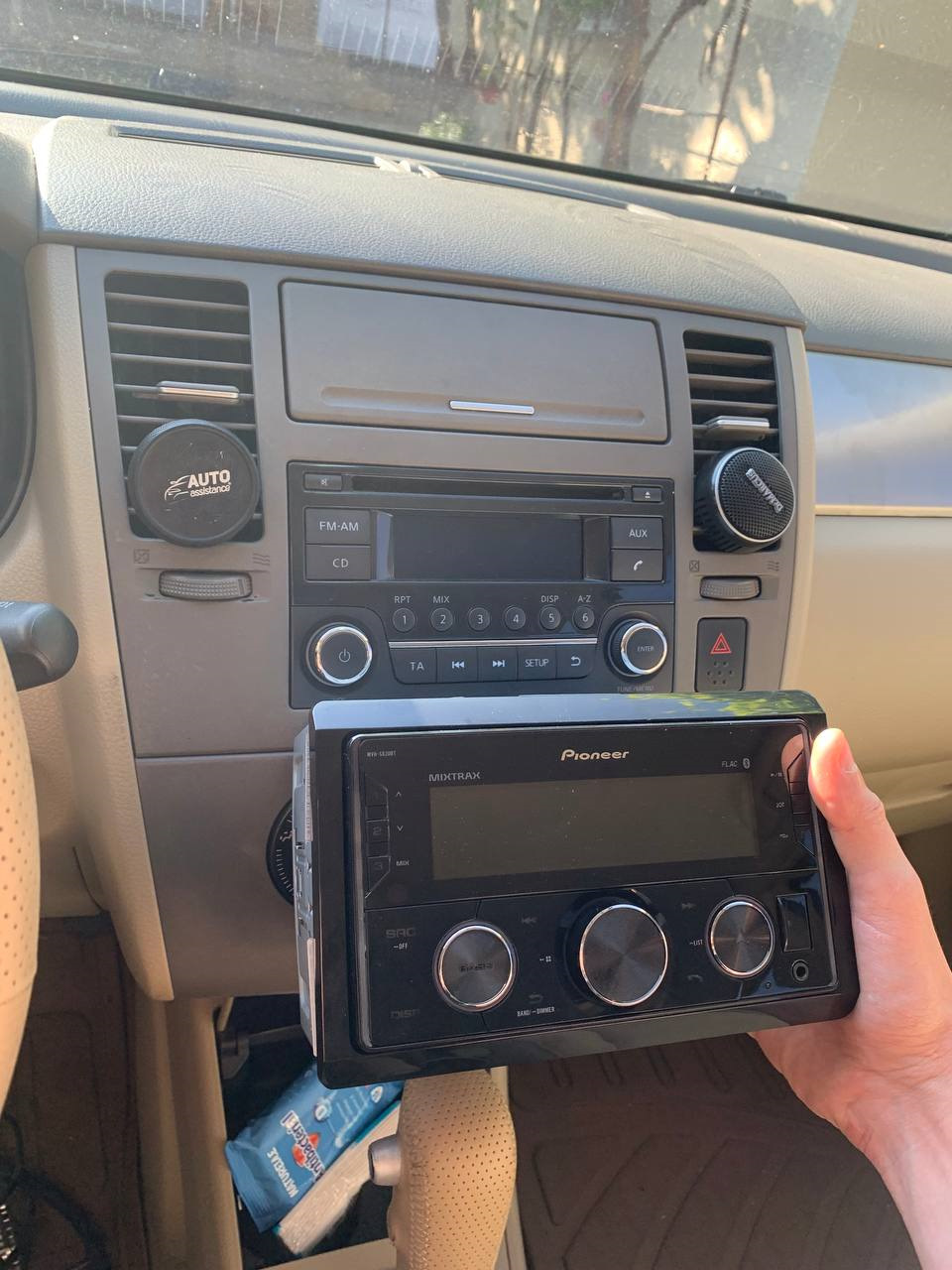 Купив Pioneer MVH-S620BT 1