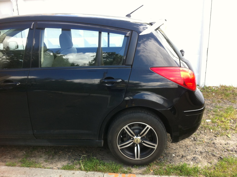 Задній спойлер на NISSAN TIIDA (Хетчбек) 5