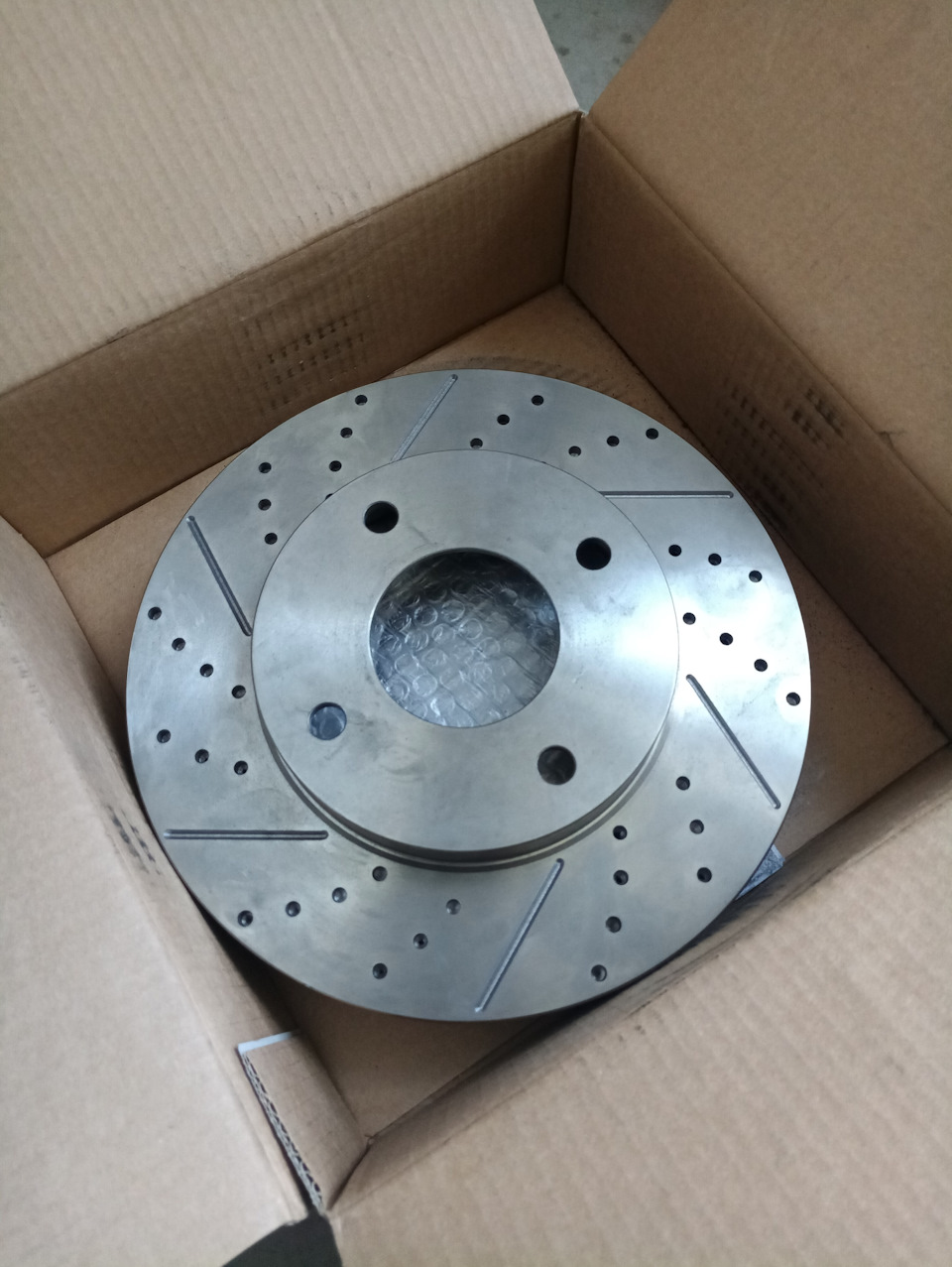 Тормозні диски Brembo з перфорацією 1