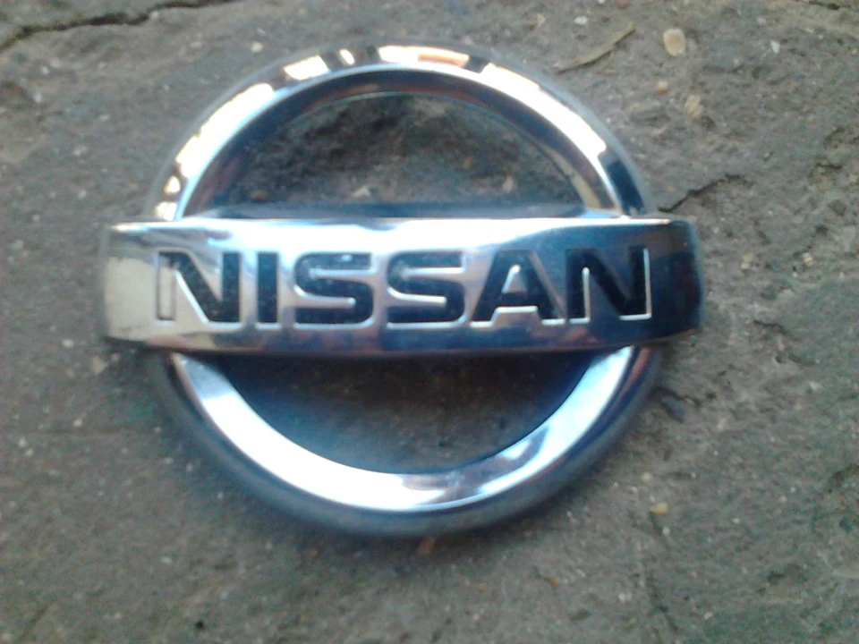 ПРОДОВЖЕННЯ ФАРБЕННЯ ПЕРЕДНЬОГО ЗНАЧКА NISSAN