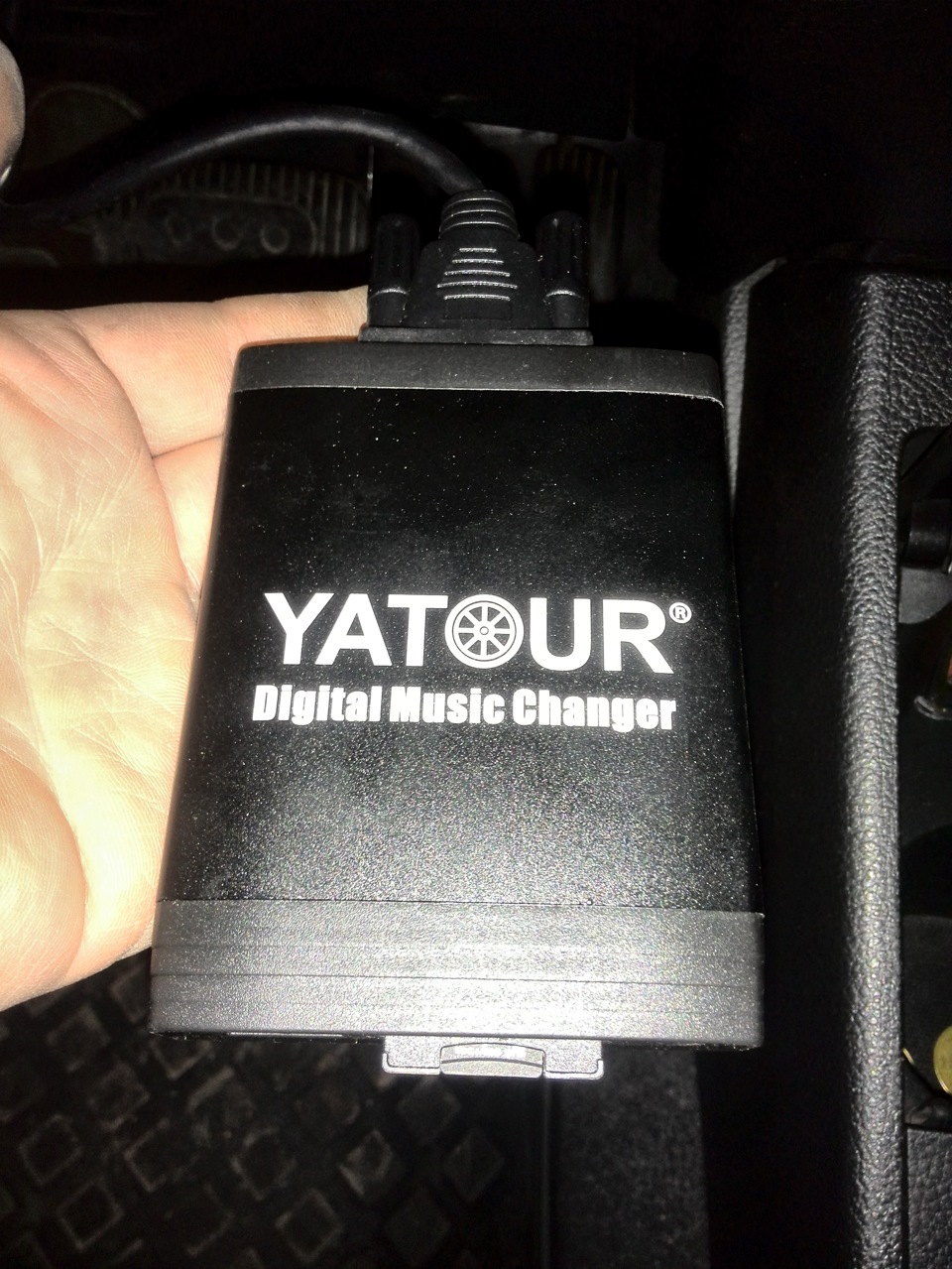 Прописав Yatour, застукав підлокітник 2