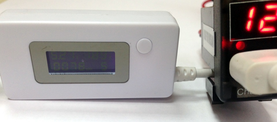 Індикатор напруги бортової мережі + USB заряджання 4