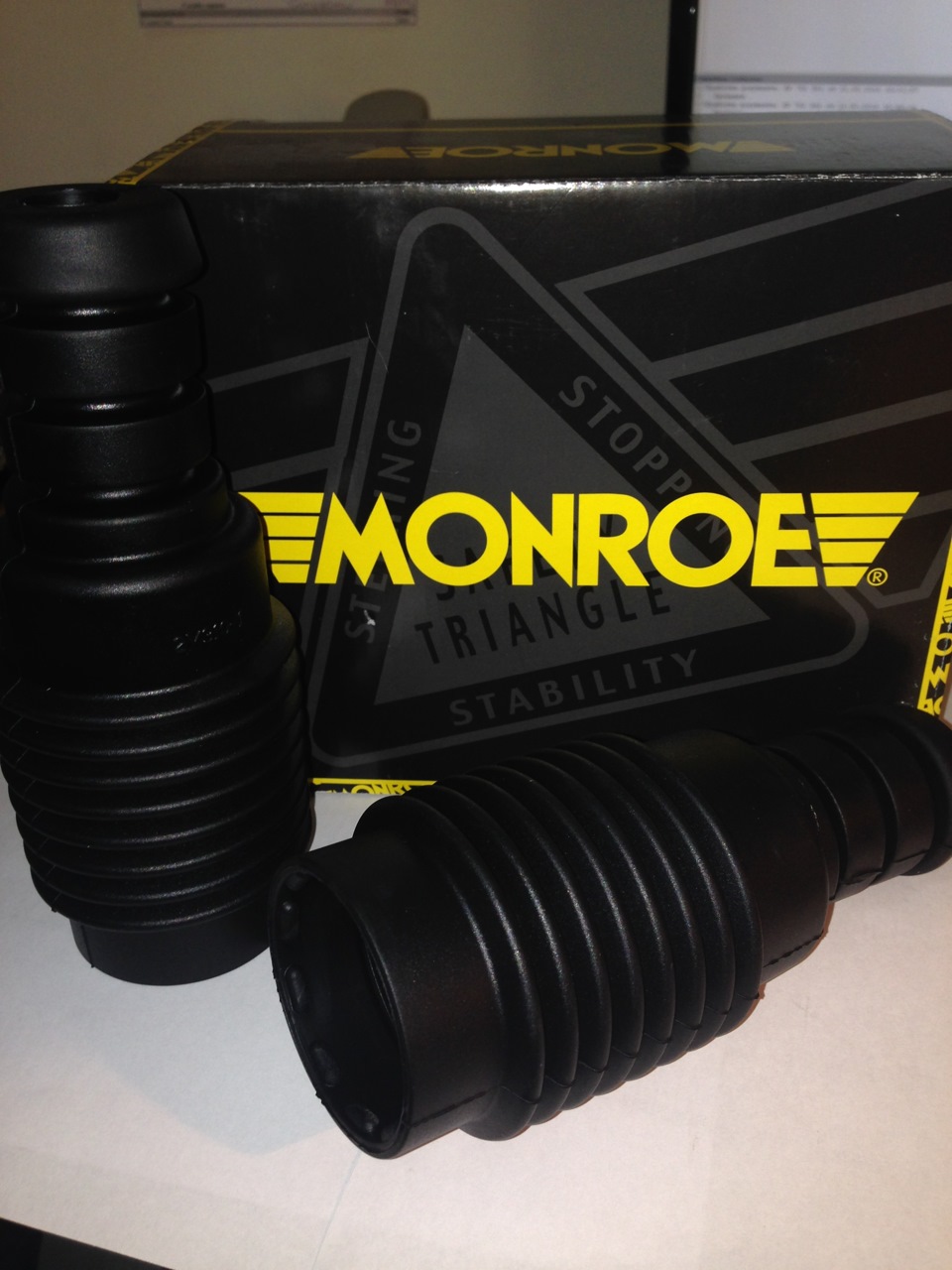Пильовик переднього амортизатора 54050ZE70A заміна на Monroe PK153 1