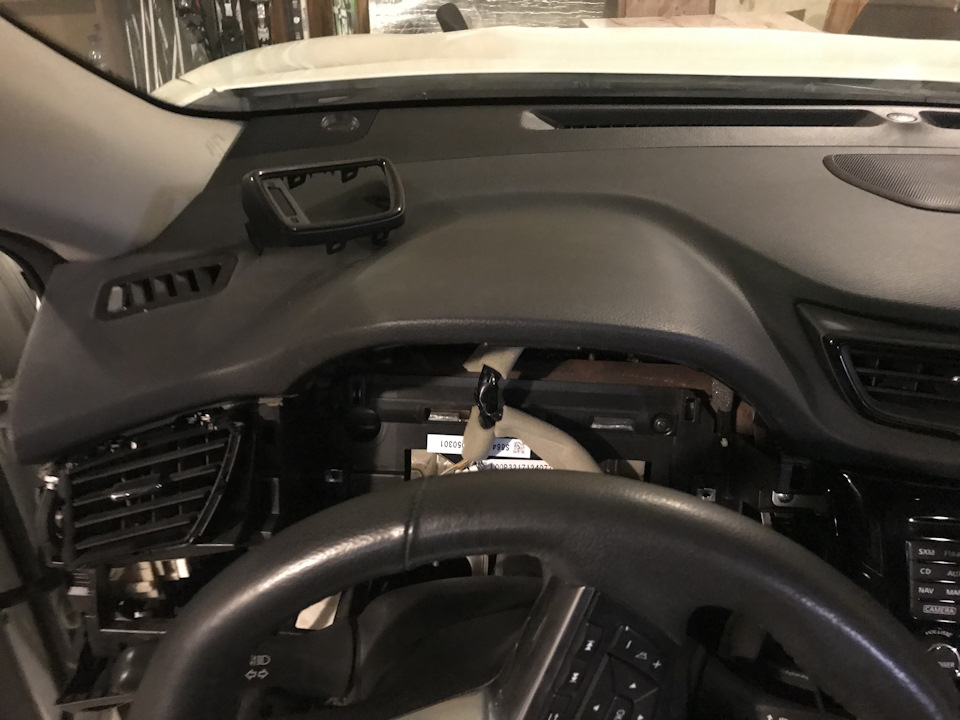 Заміна шкал приладів Nissan x-trail t32 з миль на кілометри 2