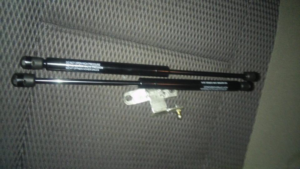 Геть кочергу або газові упори капота 1