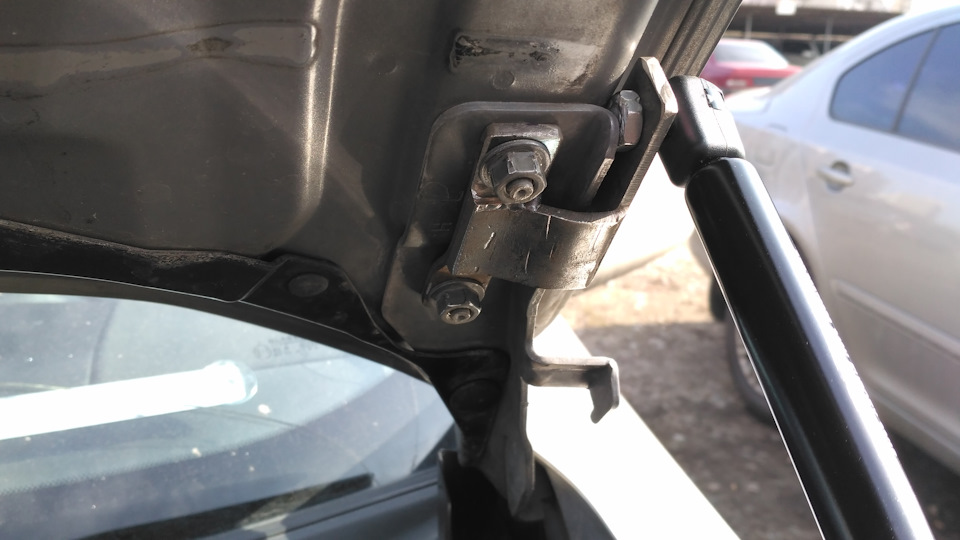 Газові упори під капот. 3