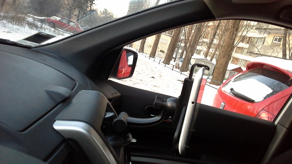 Утримувач для планшета в Ніссан Х-трейл 5