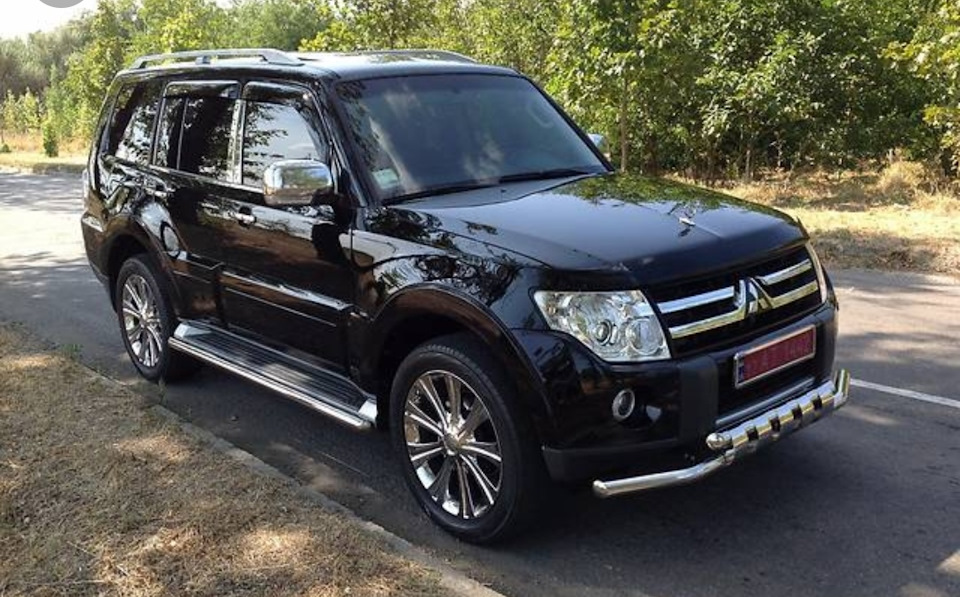 Mitsubishi pajero 4 1