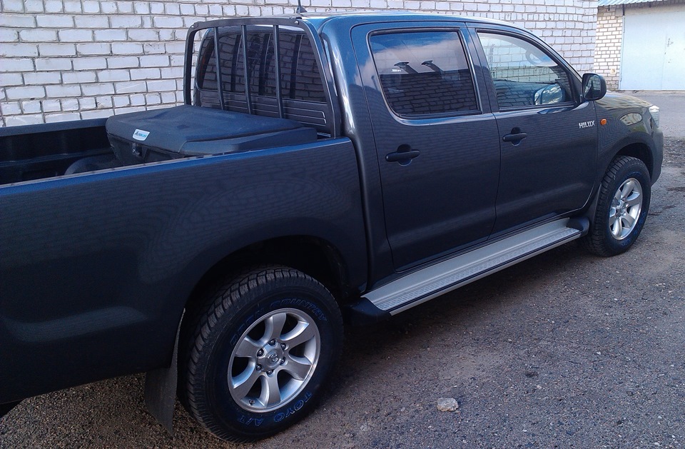 X-TRAIL - TOYOTA HILUX 1