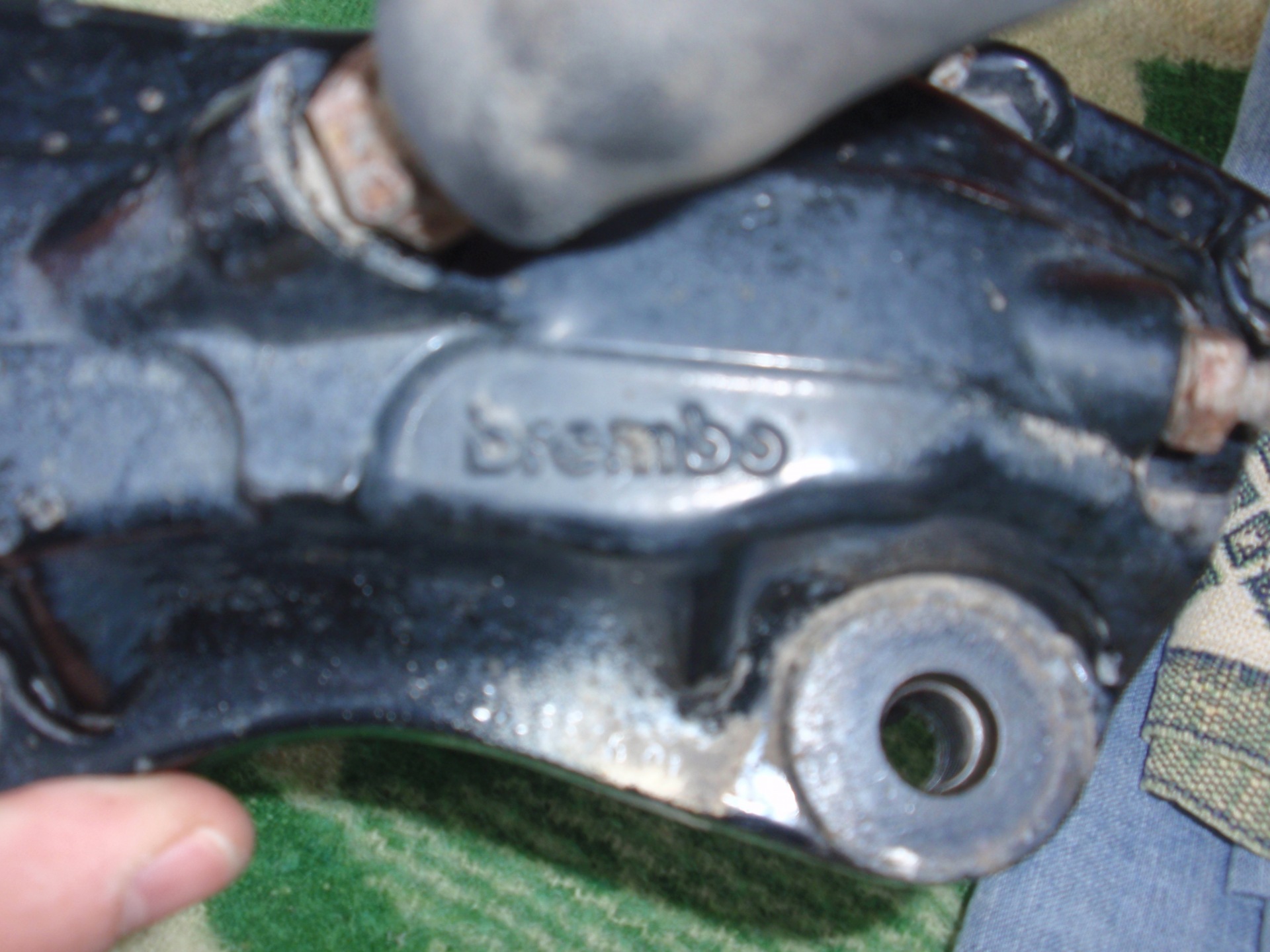 Тормоза Brembo(4 поршня). 2