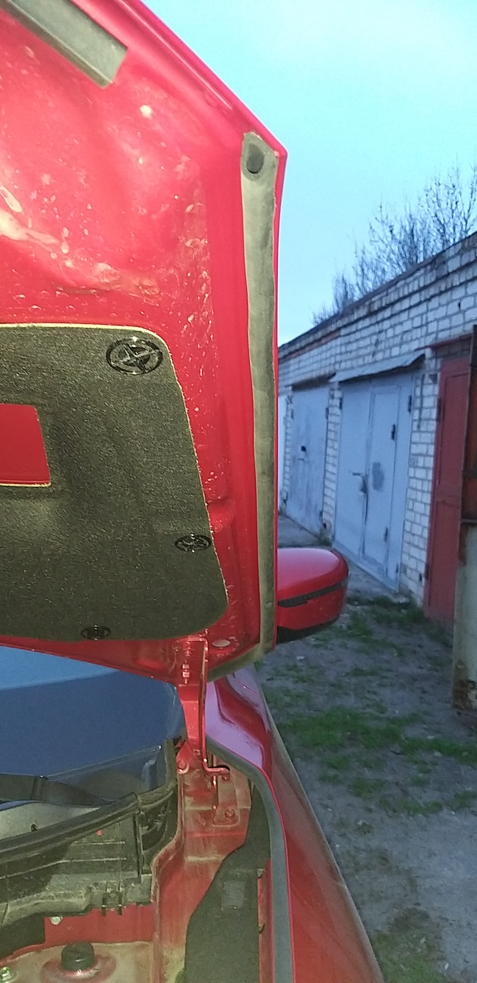 5. Ущільнювачі для капота 2