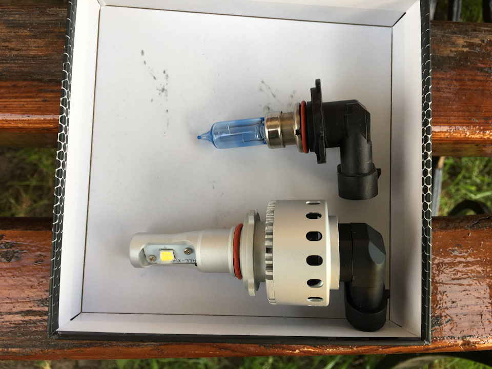 LED лампочки в люстрі 💡 4