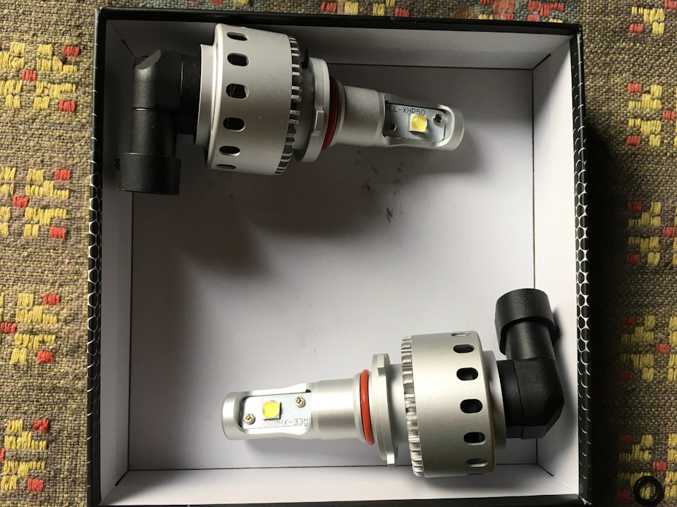 LED лампочки в люстрі 💡 3